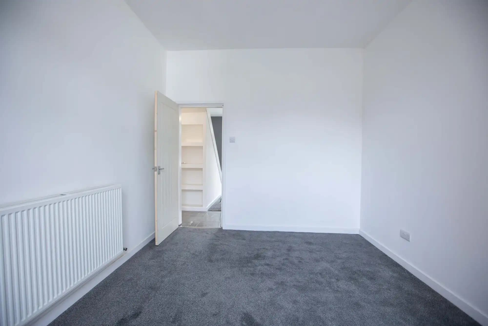 property photo 11 of 16