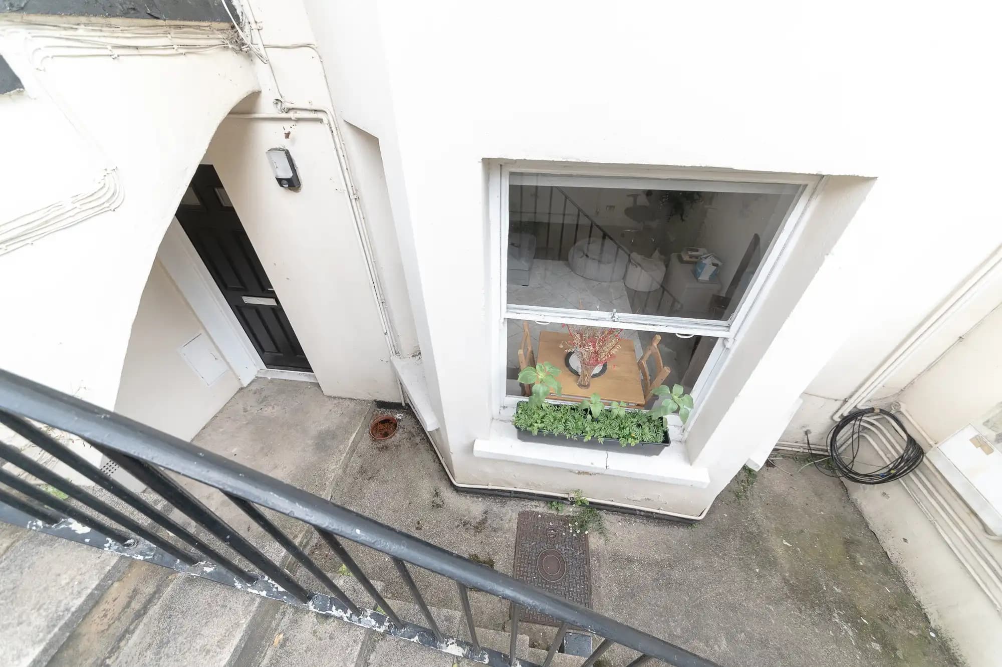 property photo 6 of 10