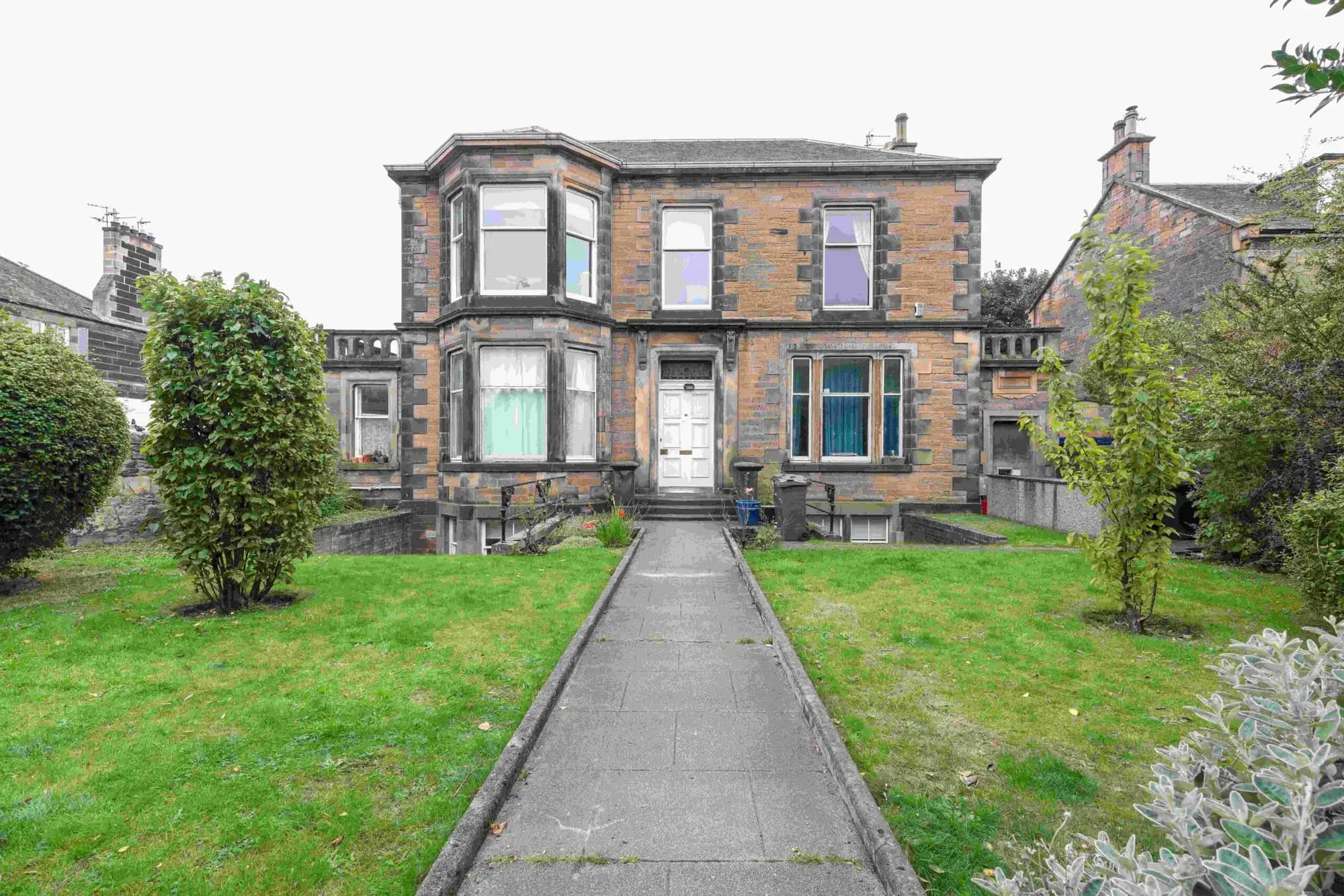 property photo 5 of 12