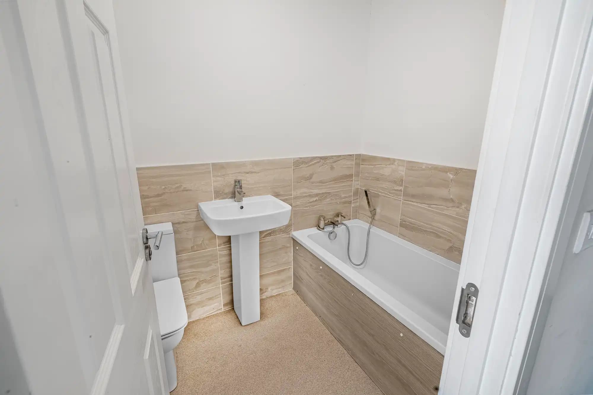 property photo 11 of 26