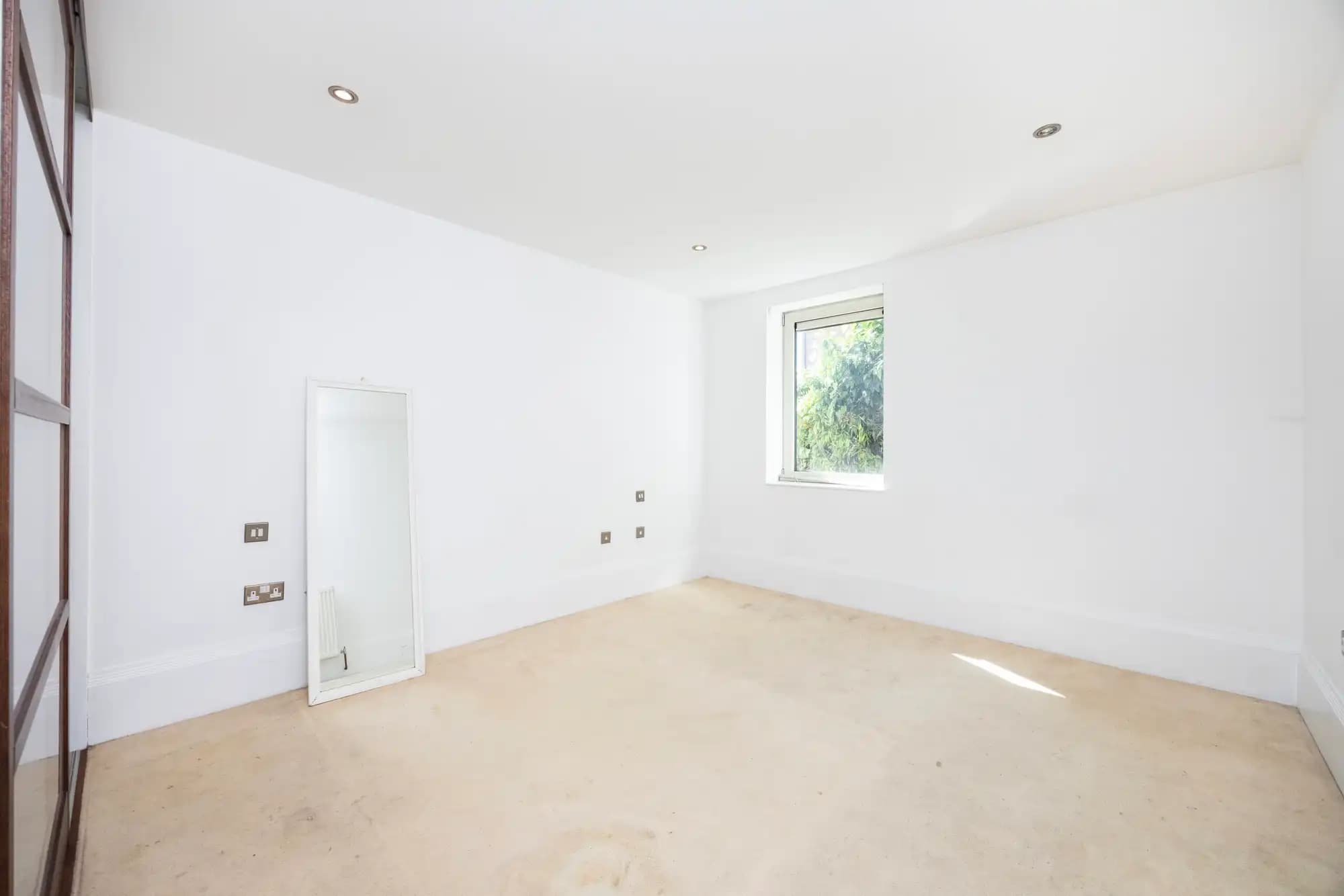 property photo 21 of 36