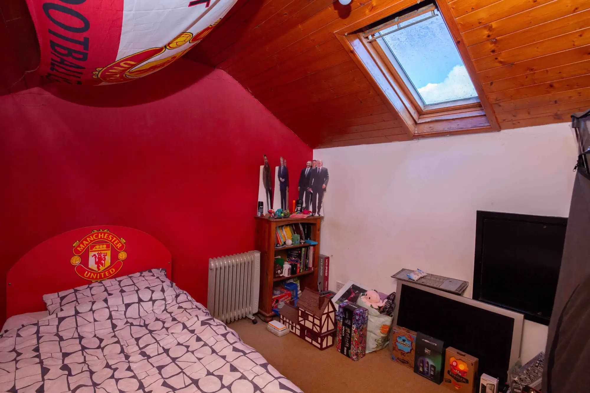 property photo 8 of 17