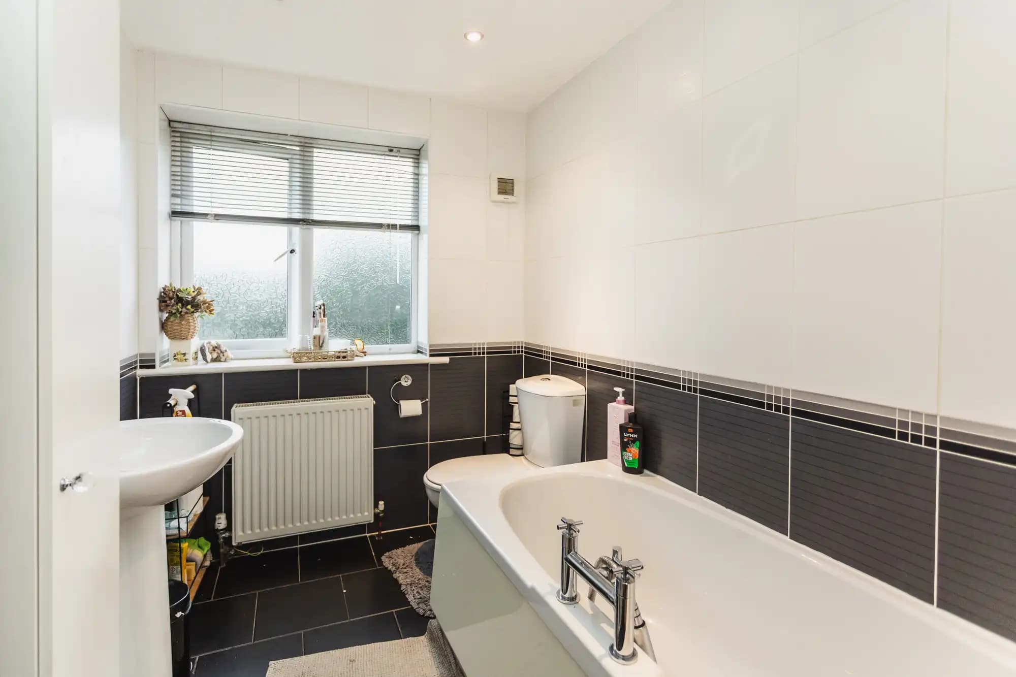 property photo 11 of 31