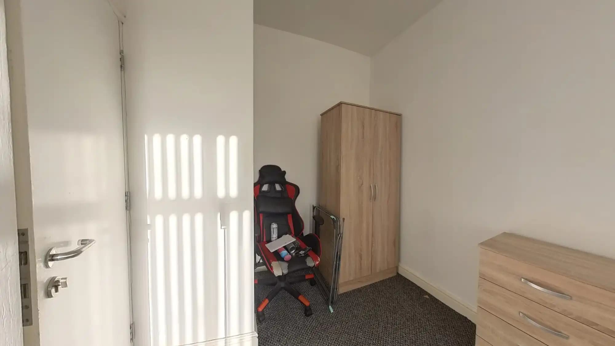 property photo 20 of 25
