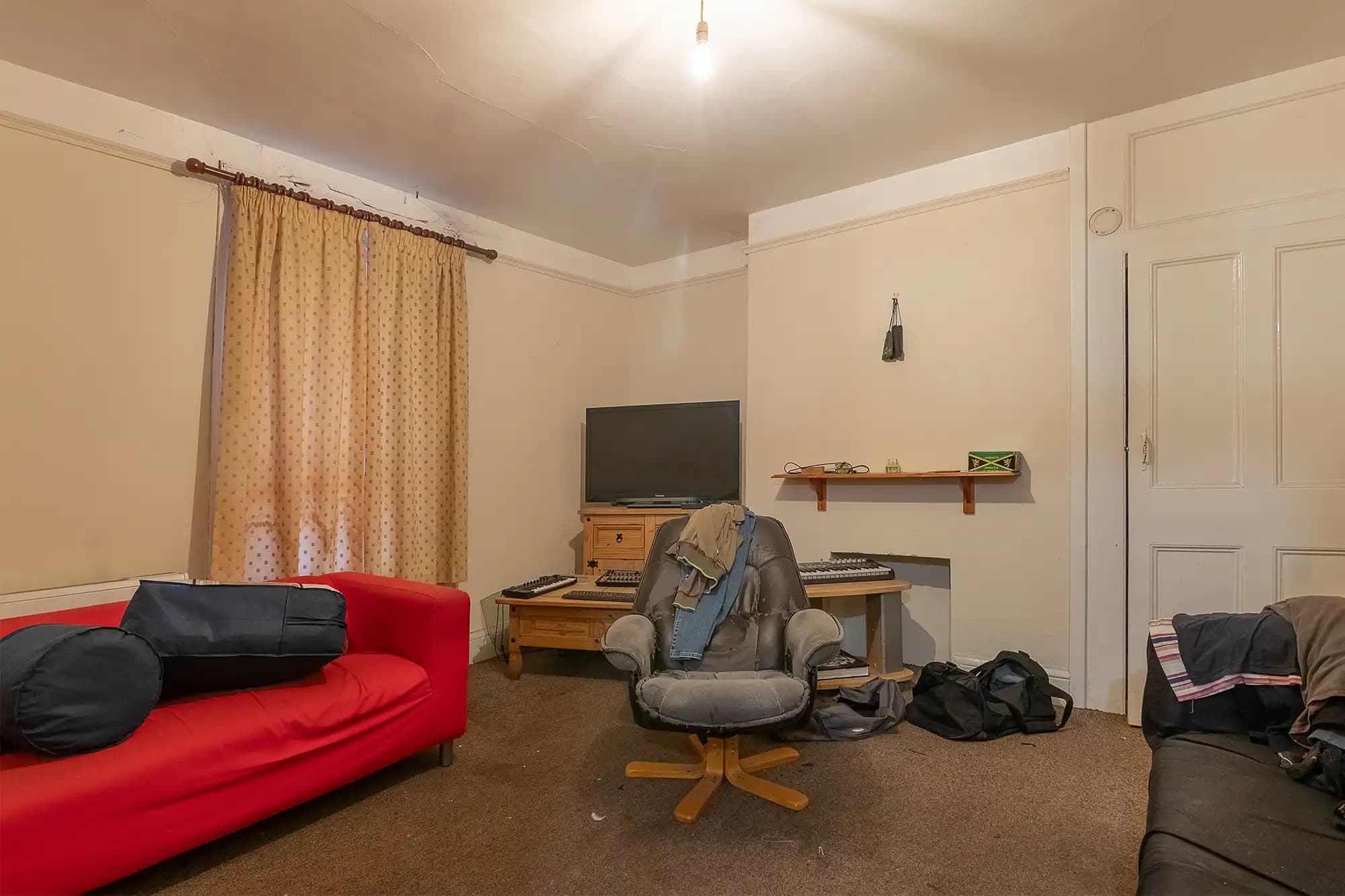 property photo 8 of 19