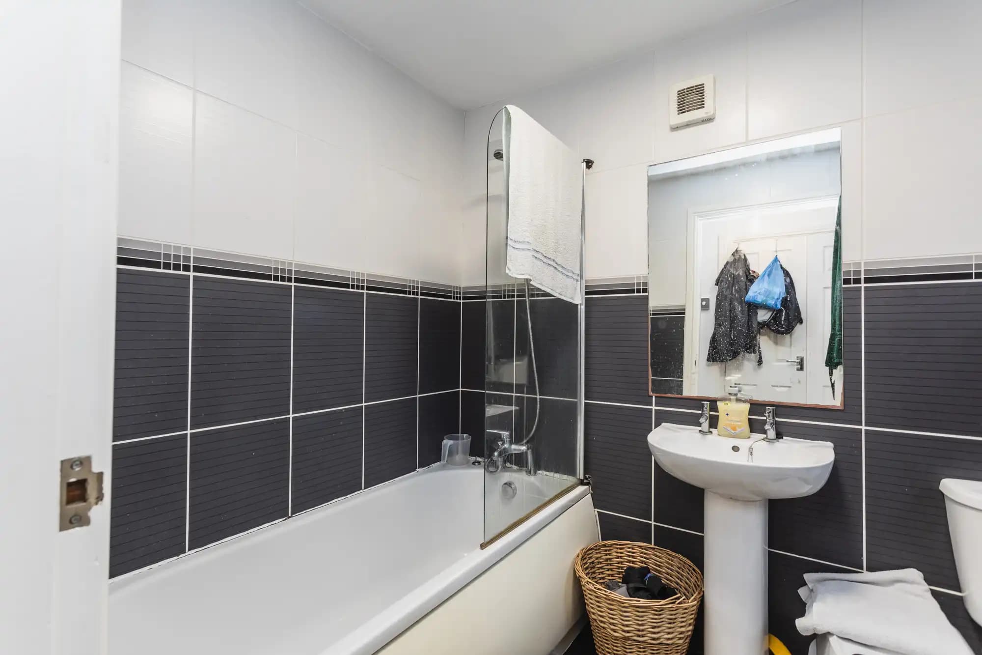 property photo 17 of 31