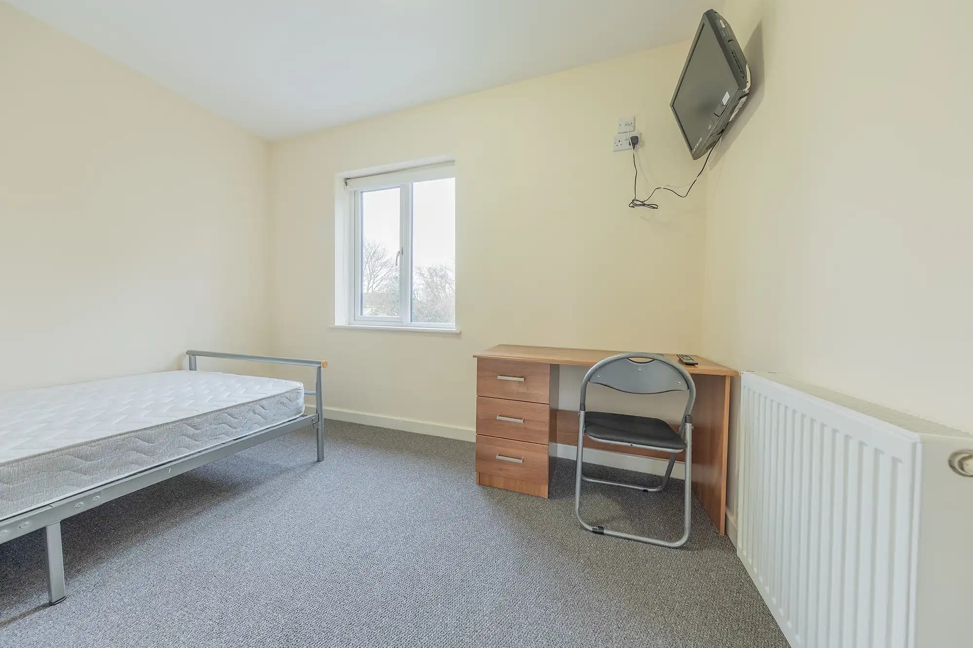 property photo 9 of 34