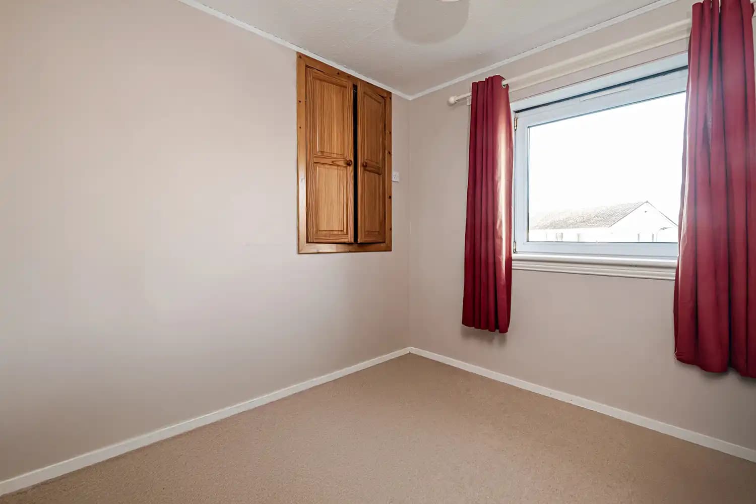 property photo 8 of 20