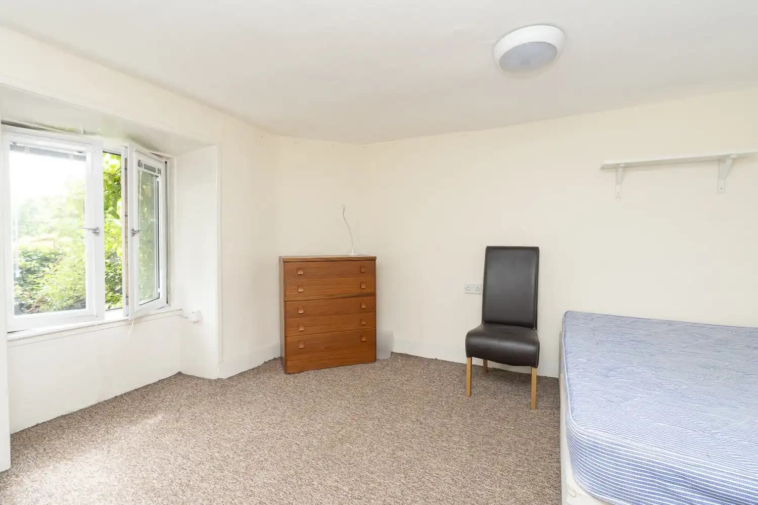property photo 14 of 17