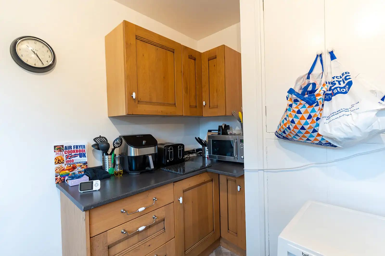 property photo 5 of 14