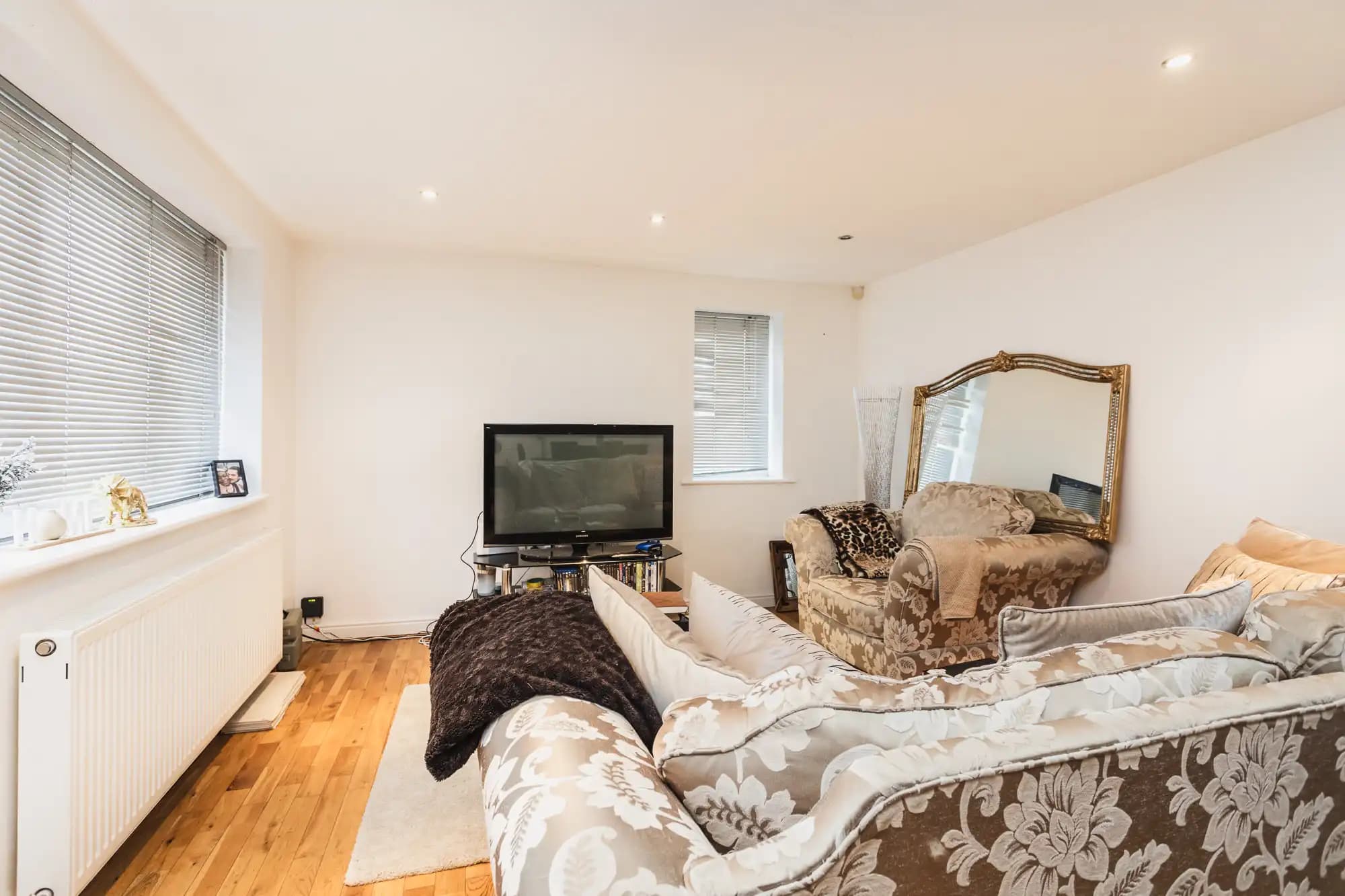 property photo 10 of 31